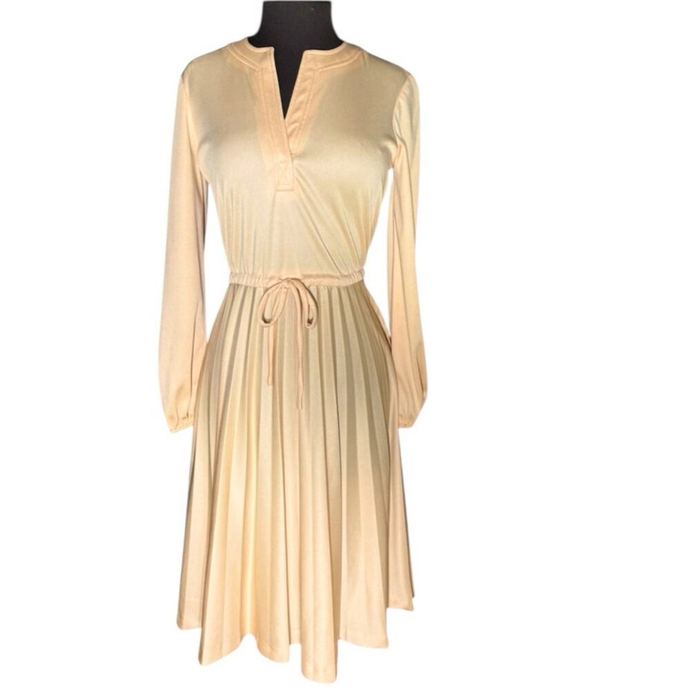 Vtg 70s Pastel Peach Pleated Feminine Dress Size 6 Ethereal Minimalist Soft Girl